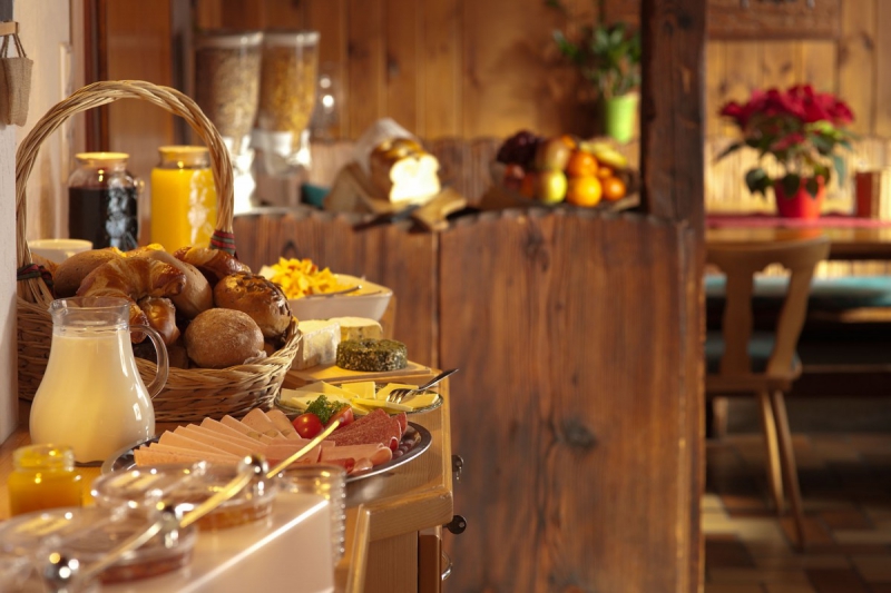 boulangerie-HYERES-min_breakfast_buffet_food_restaurant_meal_hotel_plate_fresh-718745